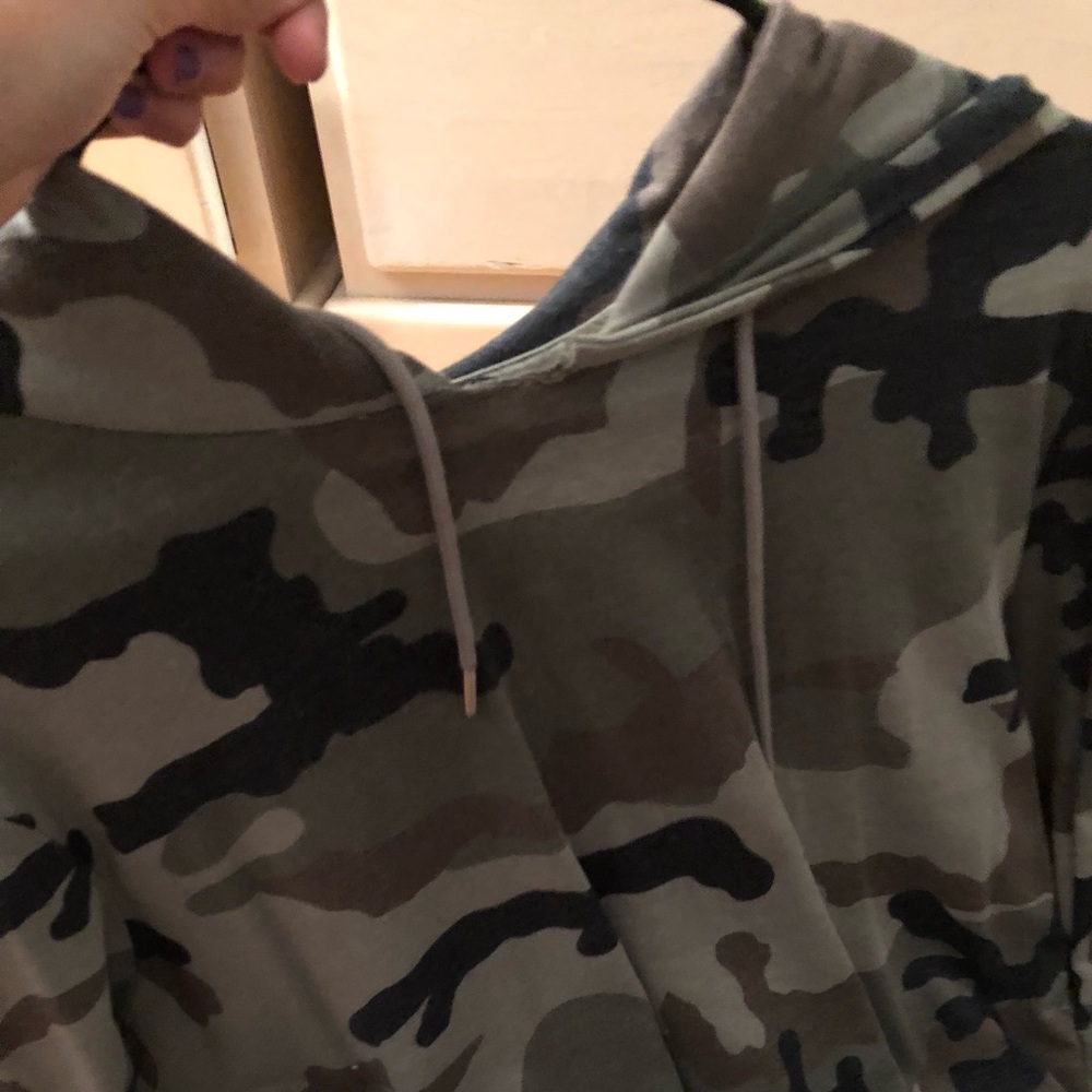 LONG SLEEVE CAMO SWEATSHIRT FROM PACSUN - Picture 2 of 4